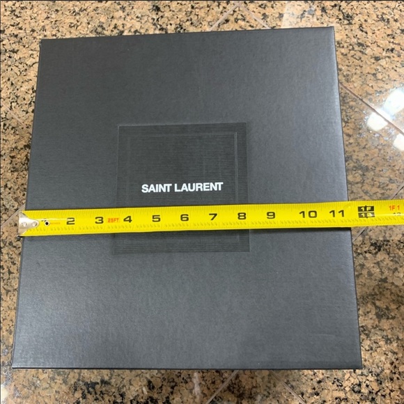 Saint Lauren. 🌼🌼🌼 - Picture 2 of 8